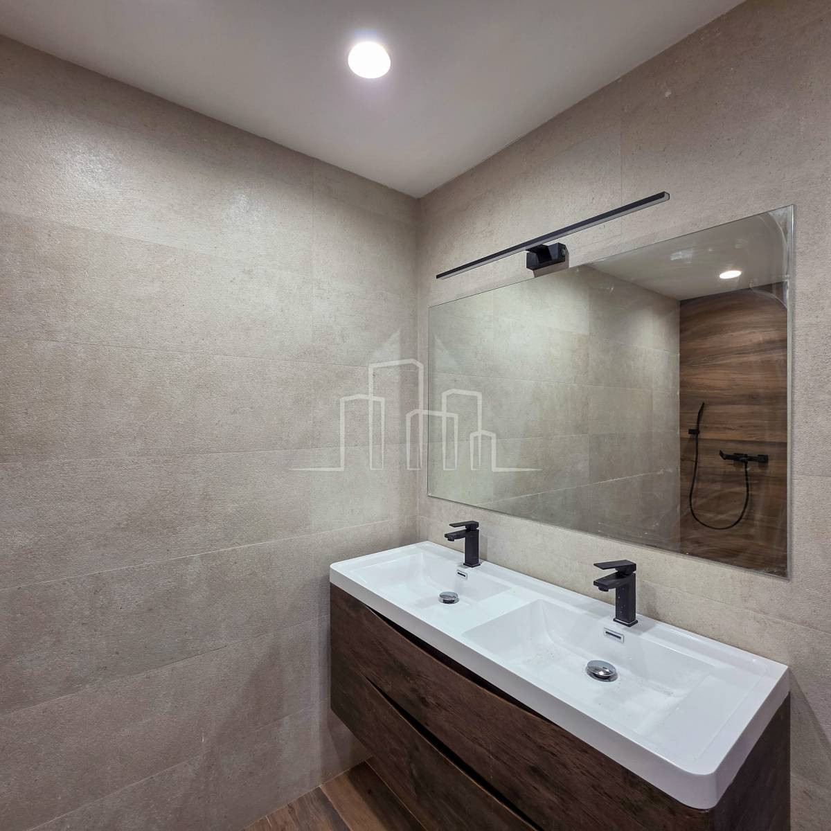 Komforan apartman sa dvije spavaće sobe 79m2 Dvorišta 28