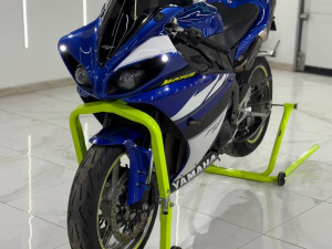 Yamaha r1