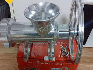 Mašina 32 za meso aluminijska sa remenicom mljevenje mesa