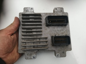 OPEL Astra J 1.6 benzin 85 kw A16XER ECU motora racunar 12634556