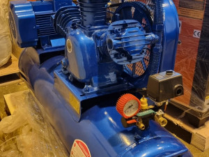 Klipni Kompresor 7.5kW 200l NOVO