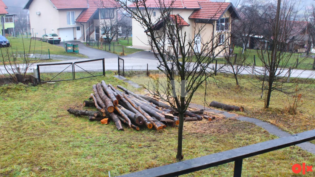 Parcela i vikendica 3050 m2, Banovici 3
