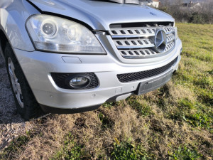 Branik prednji ml w164 2008g Mercedes
