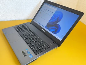 Laptop MEDION 15.6" i3-2310M /SSD 256GB/12GB/Intel HD