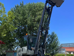 Utovarivac  stajnjaka TL 1500