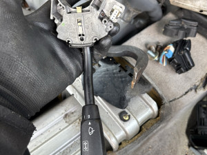 Ručica zmigavaca brisaca mercedes w210