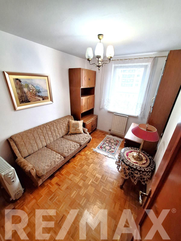 Četverosoban stan kod Gimnazije sa garažom 15