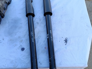 Zadnji Amotizeri Golf 4 kao novi  Dijelovi