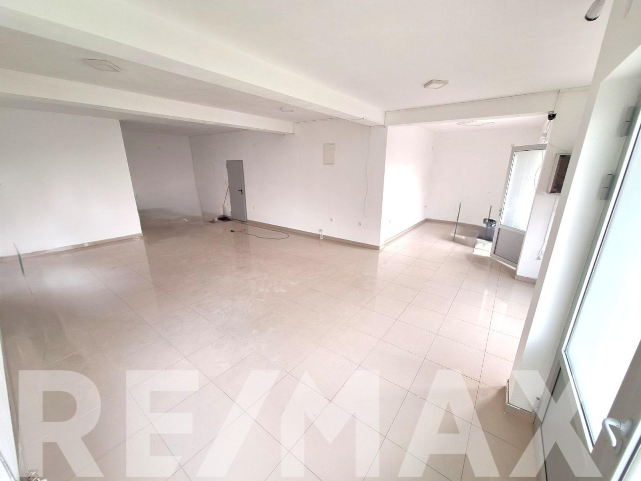 Višenamjenski  poslovni prostor naselje  ADA - 120m2 3