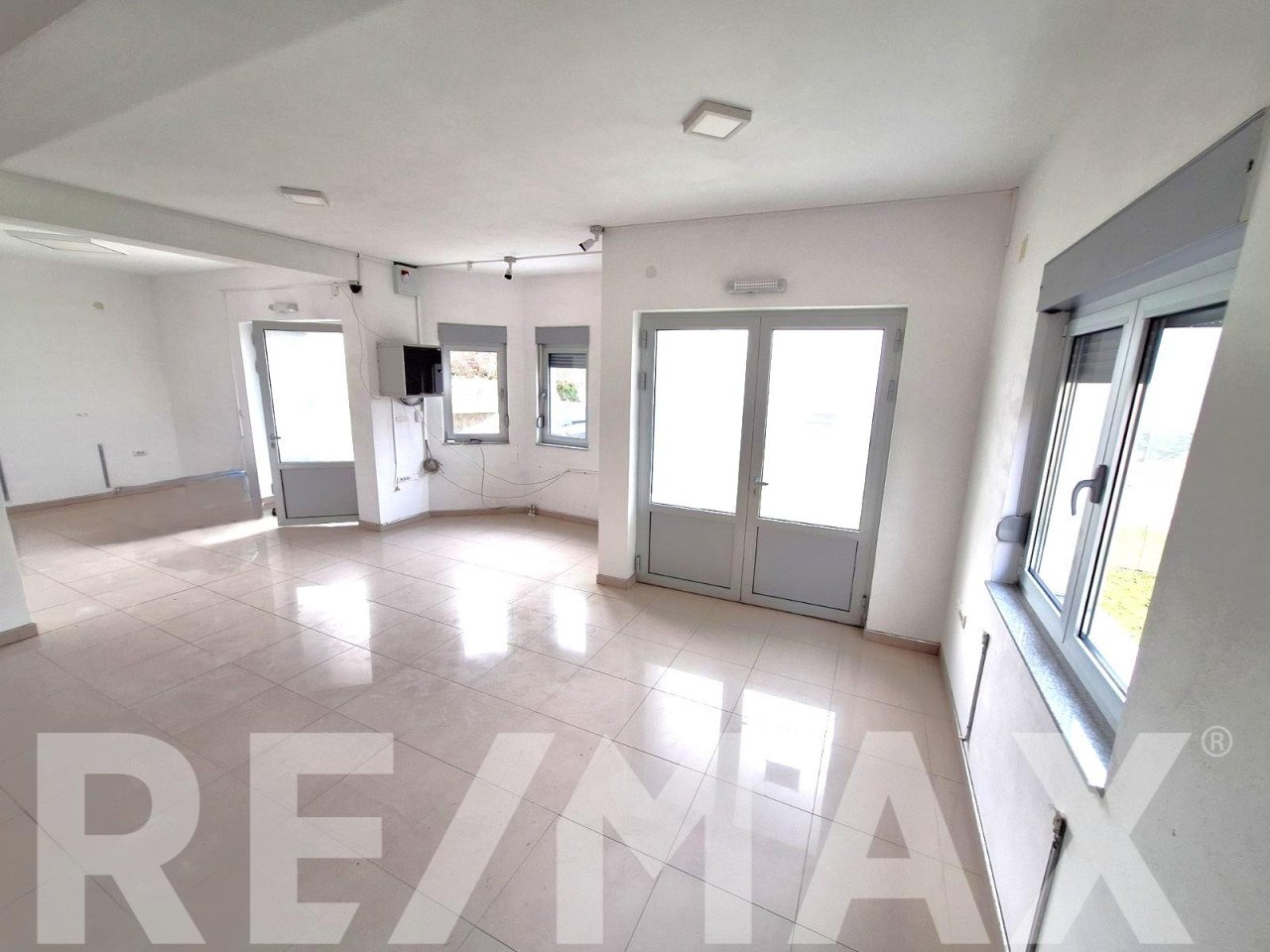 Višenamjenski  poslovni prostor naselje  ADA - 120m2 5