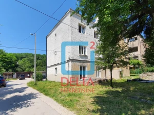 Prostran dvosoban stan / 76m2 / 1. sprat / parking / Čengić Vila