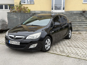 Opel Astra J 1.7 Godina 2011