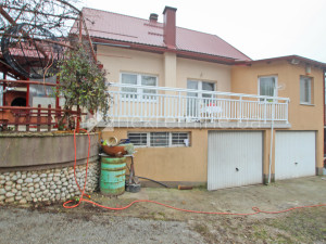 m2: Rakovica / Kuća 85m2 na parceli od 588m2