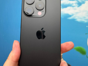 iPhone 15 pro 128GB baterija 91% kao novo fabricki