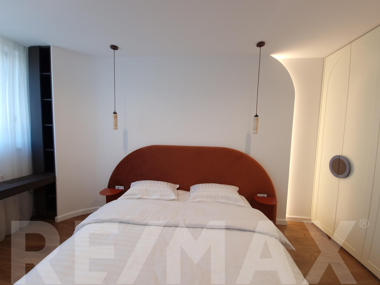 Izdaje se luksuzno opremljen stan 59m2 sa garažom - GRAND TRADE 11