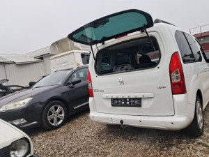 Peugeot partner tepee zadnja sajba staklo 2011