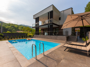 Vila / Moderno opremljena kuća Sarajevo - Nahorevo/ Centar