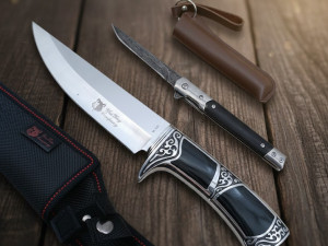Lovački nož Columbia nož + demascus noz m390 + fotrola set 1+1