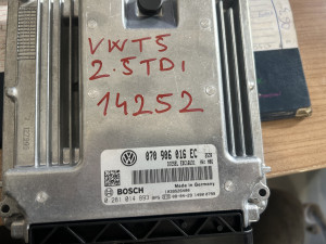ECU KOMPJUTER MOTORA VW T5 2.5 TDI  070906016EC EDC16U31