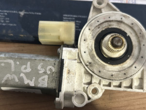 MOTORIC PODIZACA STAKLA PL BMW 1 E81 09 E840311608A