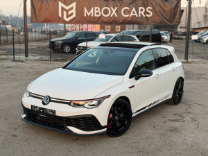 GOLF 8 GTI CLUBSPORT 300KS AKRAPOVIČ PANORAMA IQ FULL