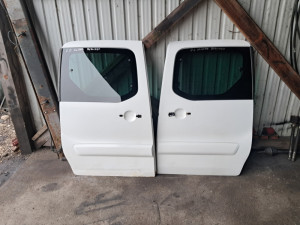 Peugeot partner 2012 bocna stakla putnicki