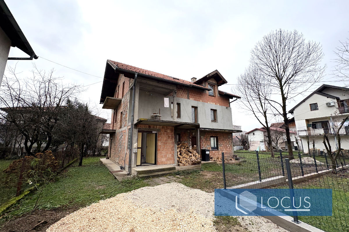 LOCUS prodaje: Kuća i dvorište u naselju Stup, Ilidža