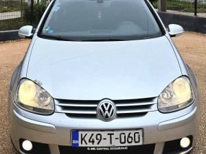 GOLF 5 1.9 77 KW BKC TOP STANJE REGISTROVAN CIJENA JE ZA KEŠ...