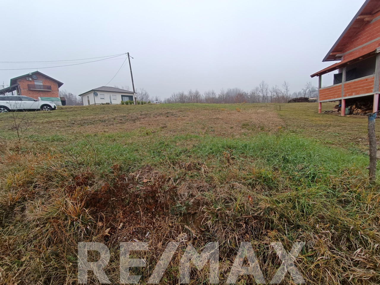Na prodaju plac 641m2 u Motikama
