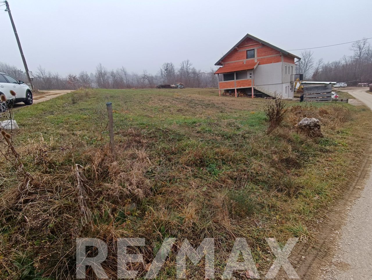 Na prodaju plac 641m2 u Motikama 3