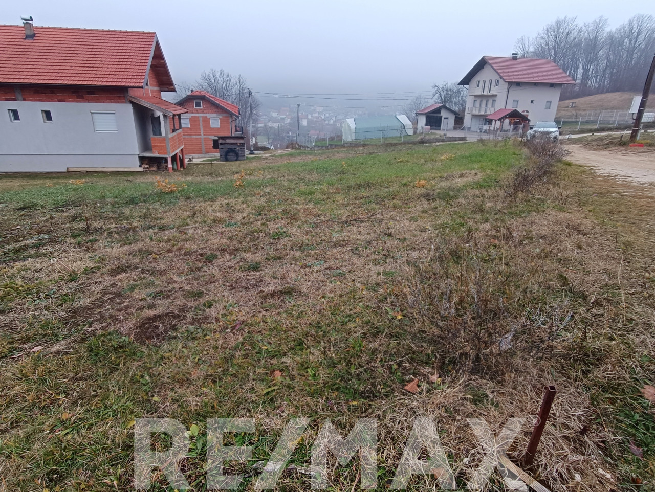 Na prodaju plac 641m2 u Motikama 4