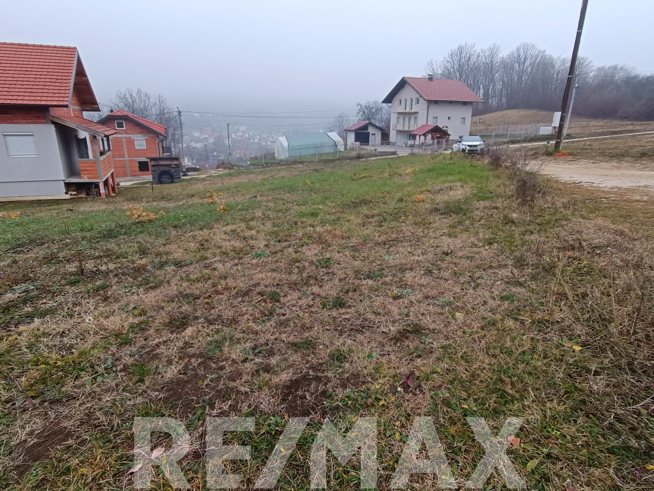 Na prodaju plac 641m2 u Motikama 5