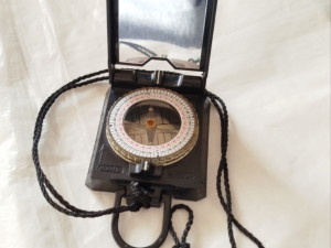 DOMATIC Kompas vojni planinarski busola stari West Germany