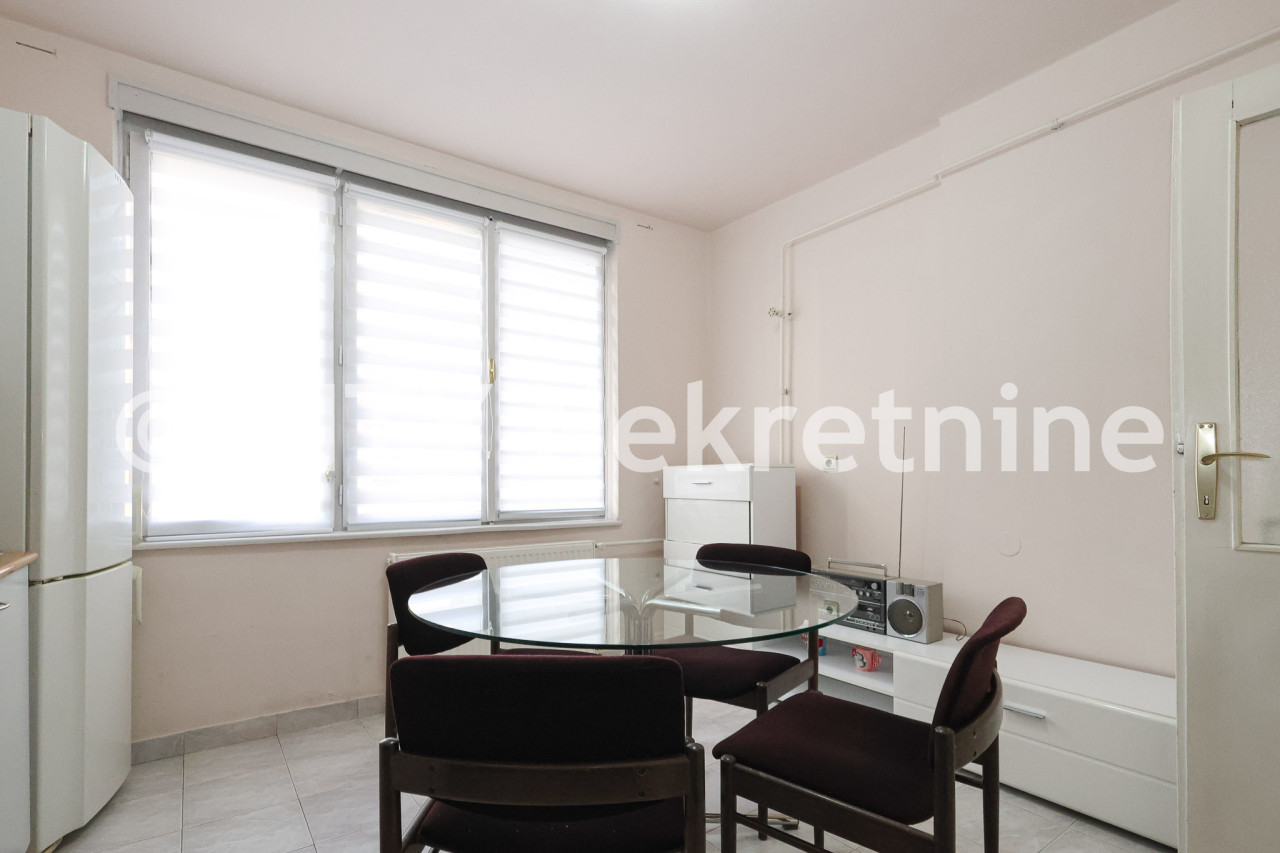 Trosoban stan - Centar - Koševo - 65 m2 8