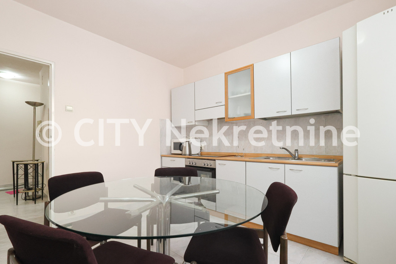Trosoban stan - Centar - Koševo - 65 m2 10