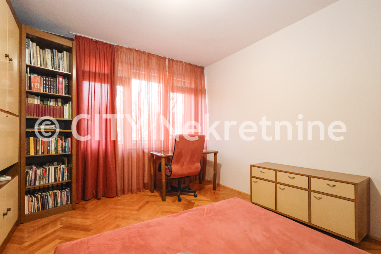 Trosoban stan - Centar - Koševo - 65 m2 12