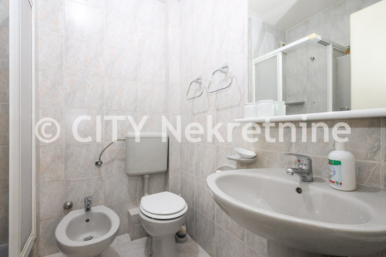 Trosoban stan - Centar - Koševo - 65 m2 18