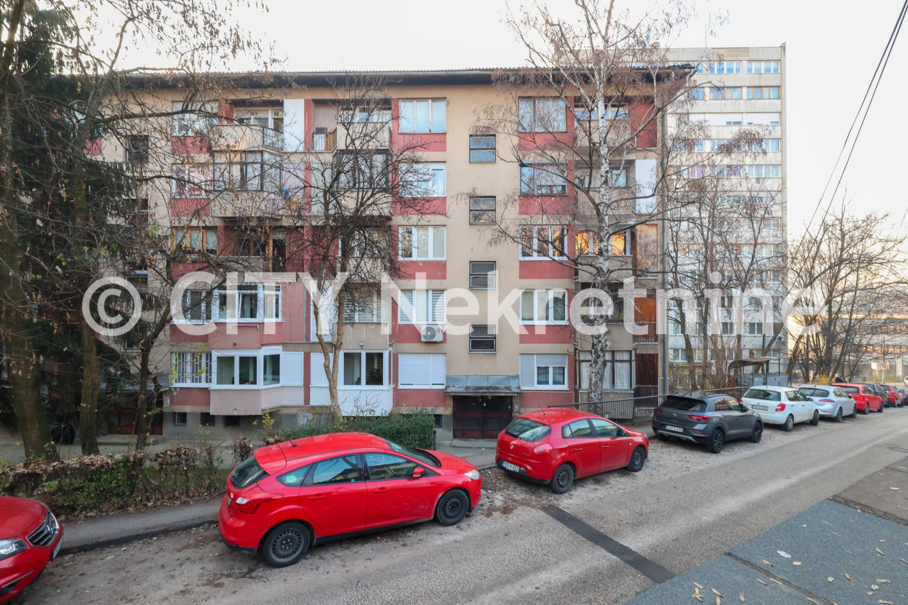 Trosoban stan - Centar - Koševo - 65 m2 23