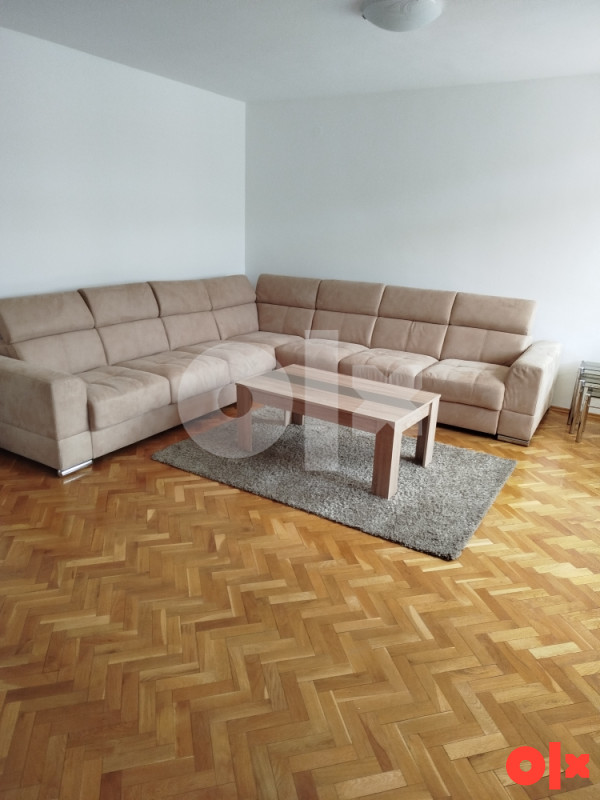 Odlican opremljen trosoban stan na odlicnoj lokaciji,Zagrebacka N 2
