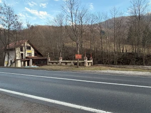 PICCOLO GRANDE PRODAJE/Vikend kuca/Semizovac/Srednje