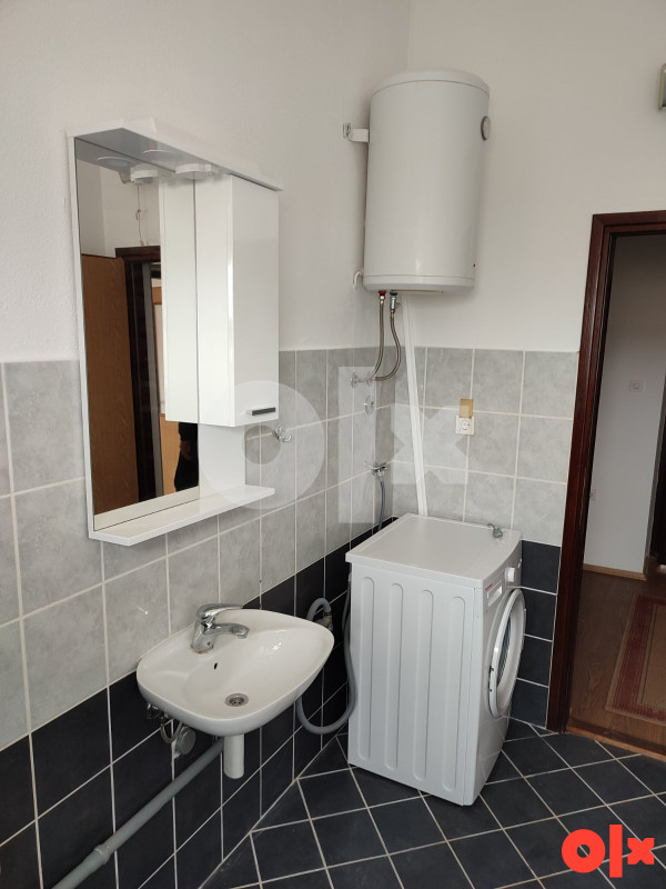 gency Plus iznamljuje predivnu renoviranu garsonjeru. 4