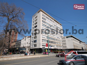 PROSTOR prodaje: Četverosoban stan, ul. Maršala Tita