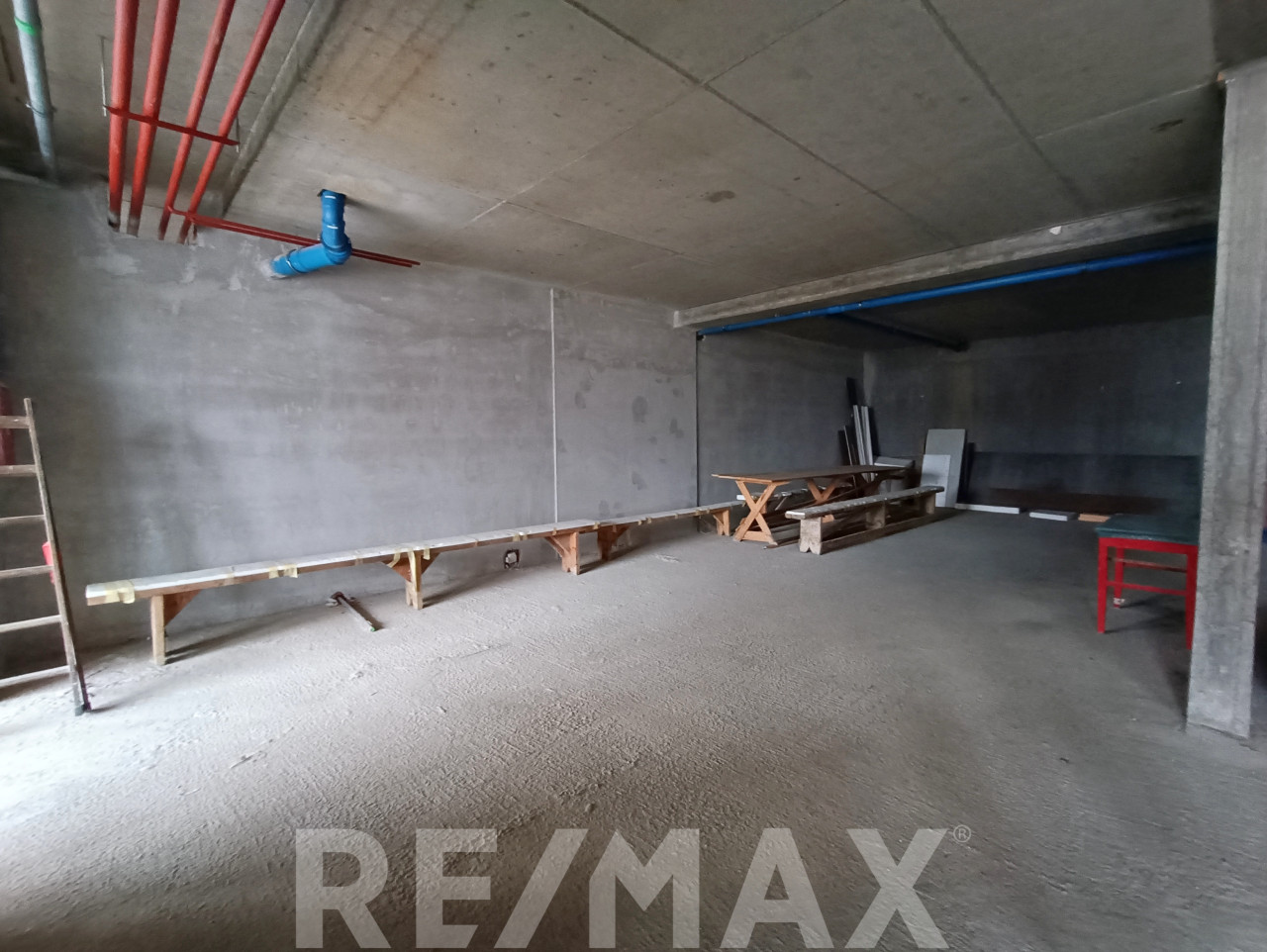 Poslovni prostori od 122m2-155m2 (ukupno 402m2) na Paprikovcu 2