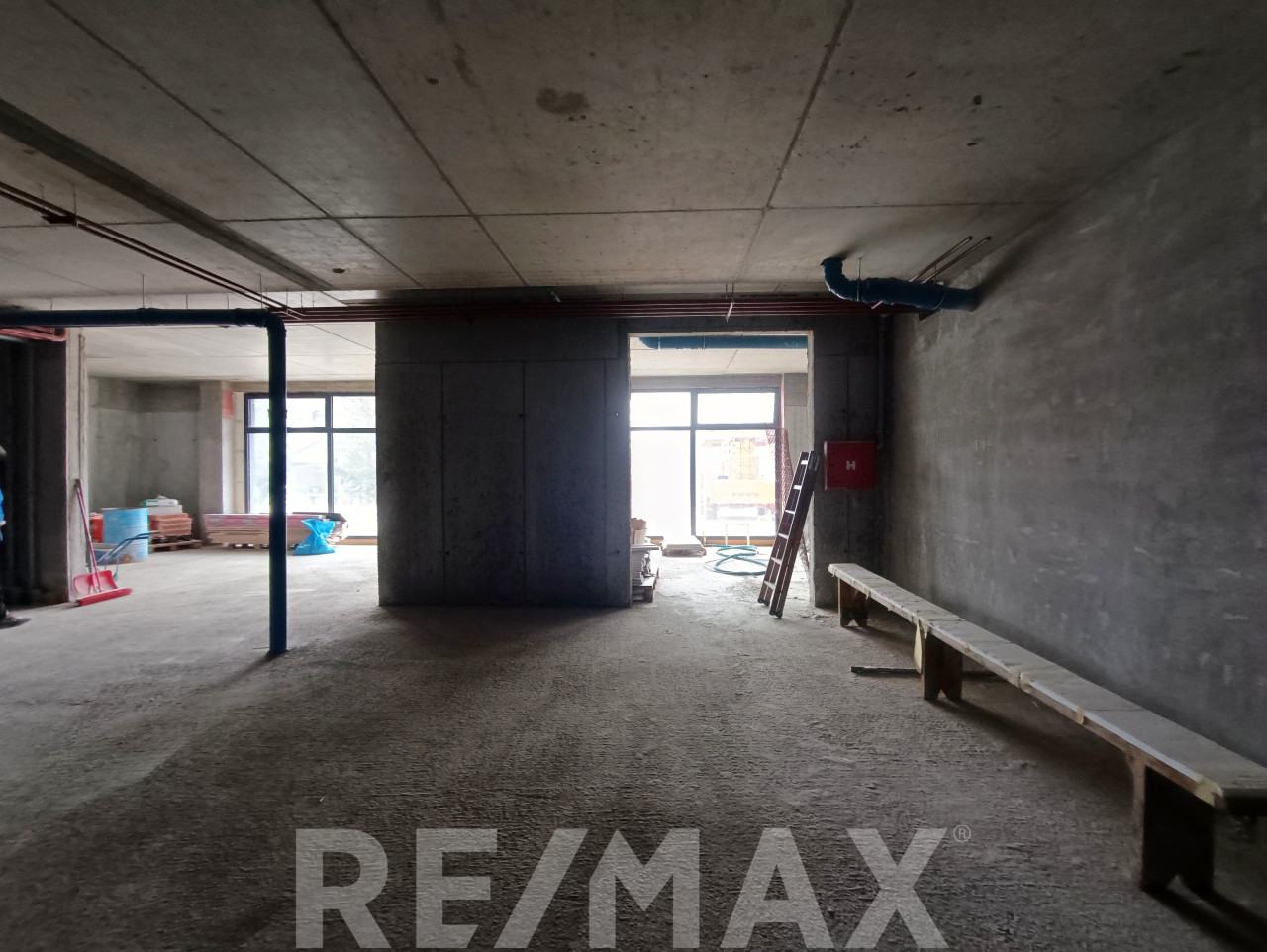 Poslovni prostori od 122m2-155m2 (ukupno 402m2) na Paprikovcu 3