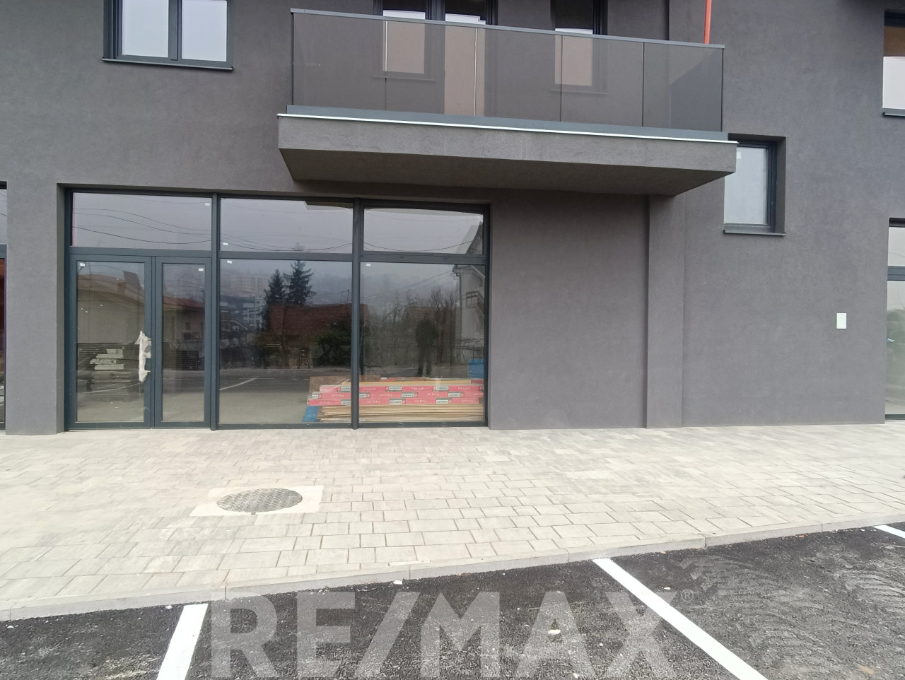 Poslovni prostori od 122m2-155m2 (ukupno 402m2) na Paprikovcu 7
