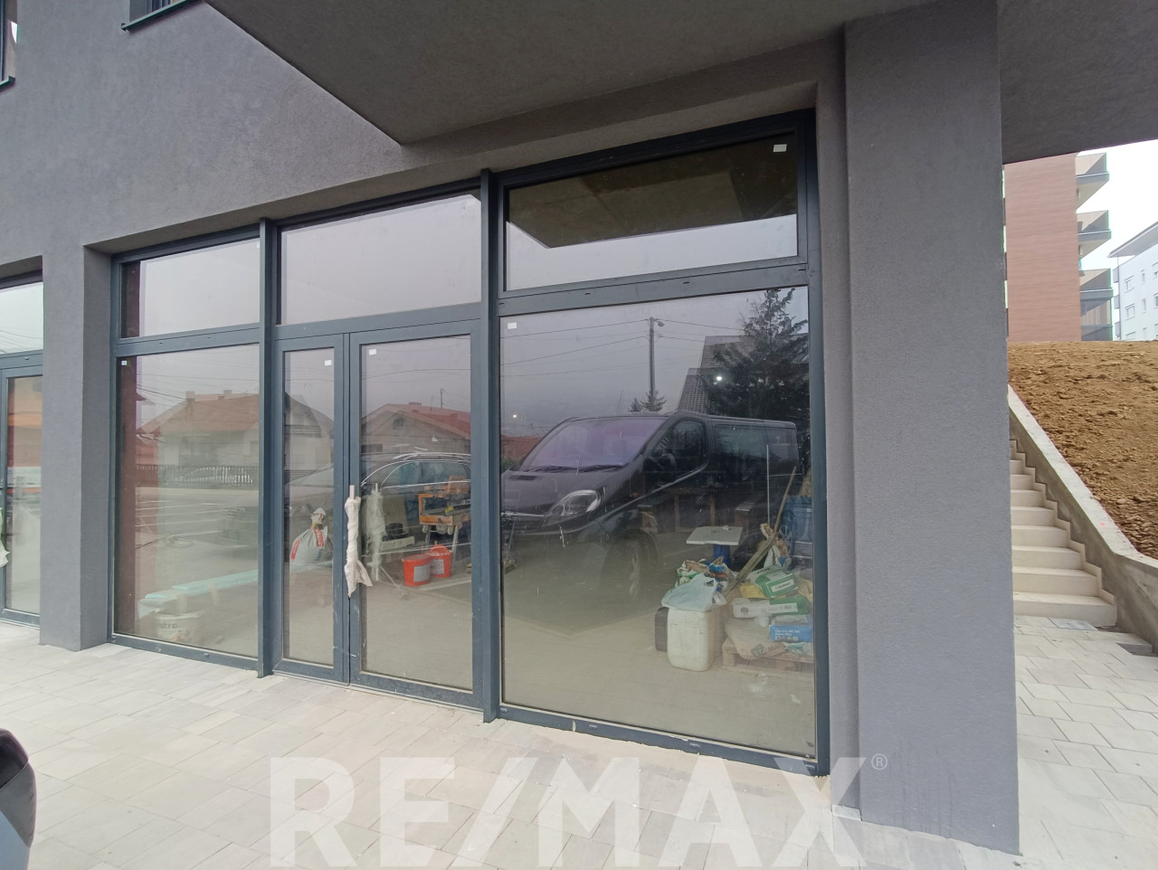 Poslovni prostori od 122m2-155m2 (ukupno 402m2) na Paprikovcu 9