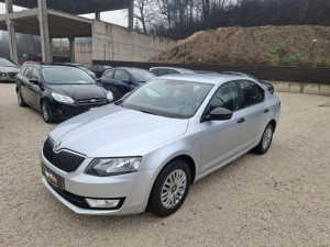 ŠKODA OCTAVIA 1,2 BENZIN 2013g SERVISNA KNJIGA