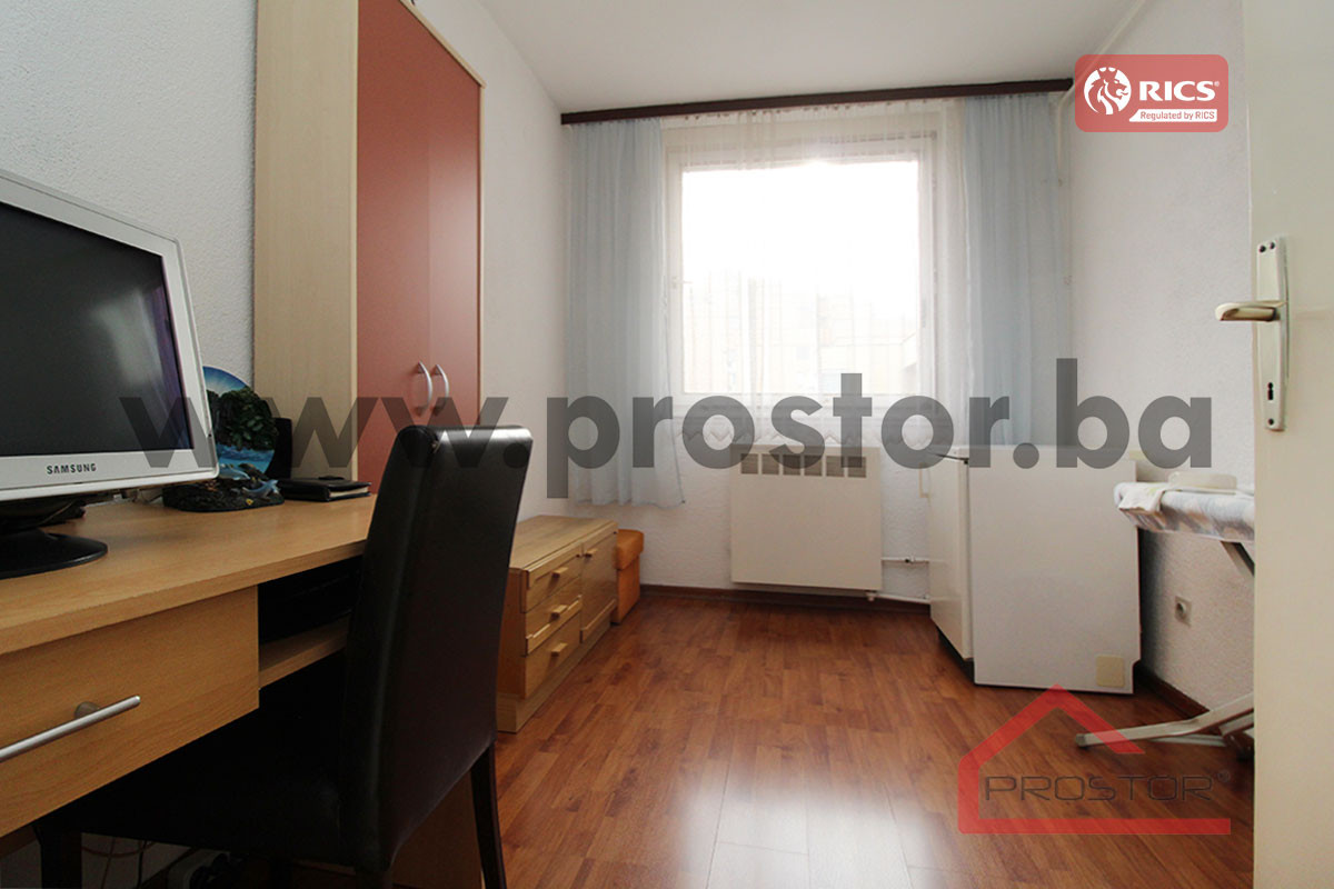 PROSTOR prodaje: Šestosoban stan, Alipašino Polje 10
