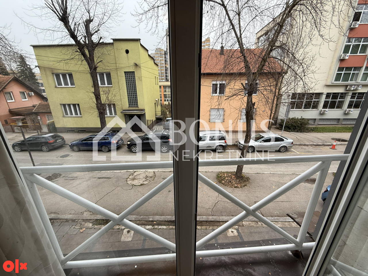 Kuća sa poslovnim prostorom i pomoćnim objektima 13
