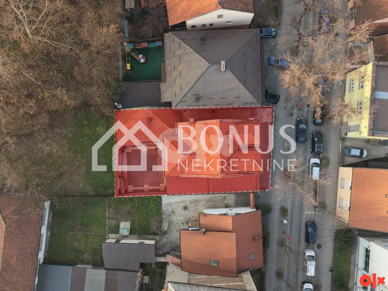Kuća sa poslovnim prostorom i pomoćnim objektima 5